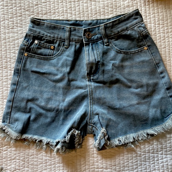 New jean shorts never worn - Picture 1 of 2